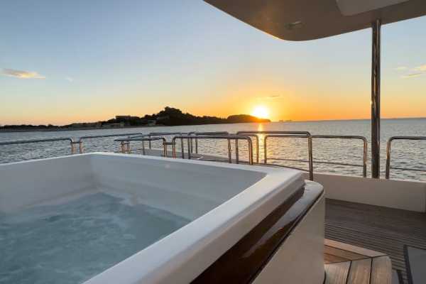 Cami Ed Mega Yacht Cruise