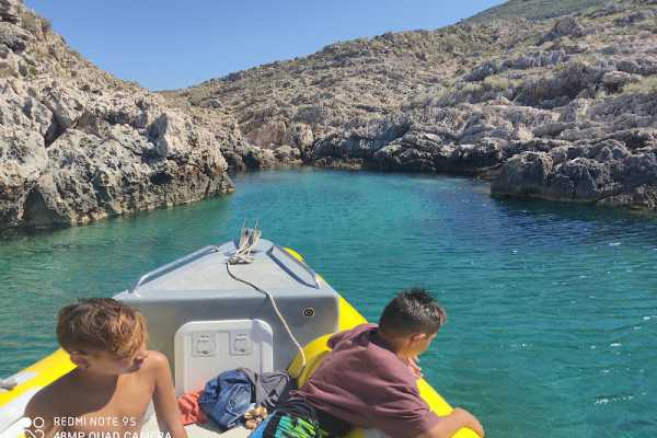Private 6 H Boat to Dafina Bay & Bear's Bay