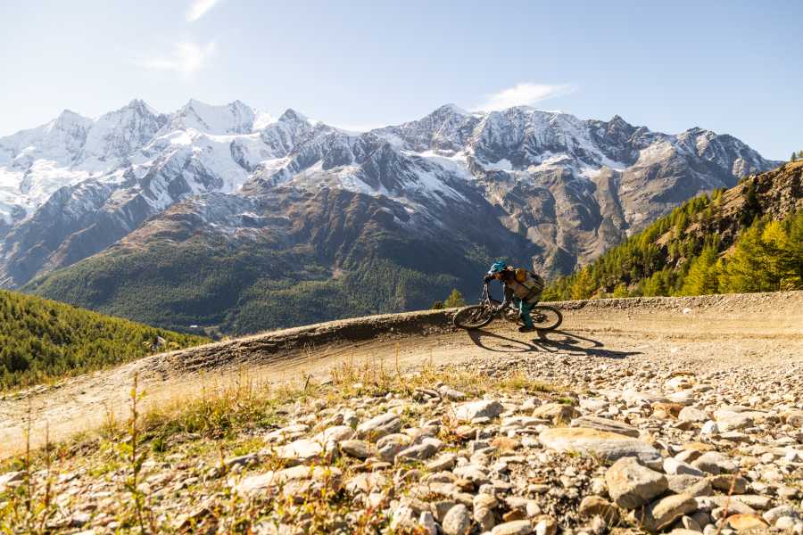 Saas-Fee Guides G&auml;mschi bar and lounge