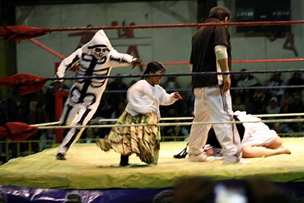 Sunday & Thursday Extended City Tour and Cholita Wrestling
