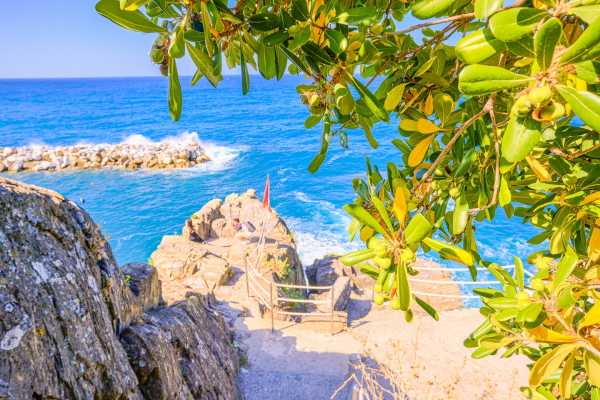 Cinque Terre tour - full day trip: Embrace the Sea Breeze
