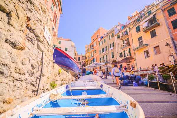 Cinque Terre tour - full day trip: Embrace the Sea Breeze