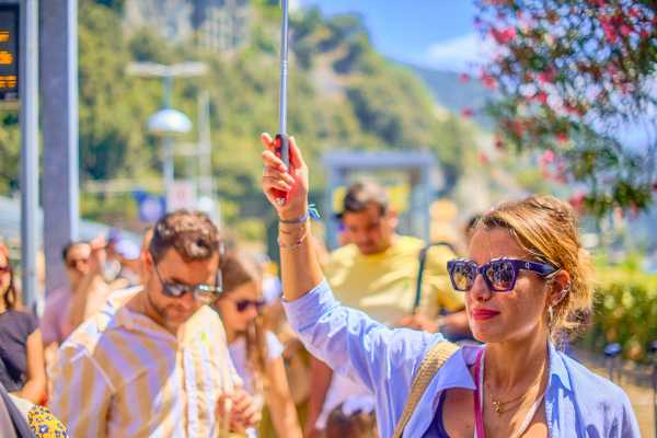 Cinque Terre tour - full day trip: Embrace the Sea Breeze