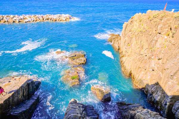 Cinque Terre tour - full day trip: Embrace the Sea Breeze