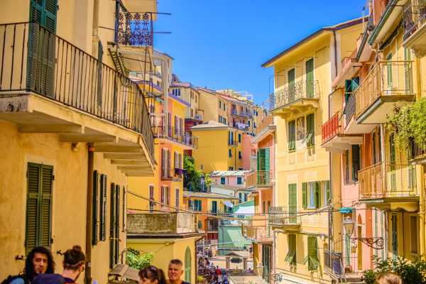 Cinque Terre tour - full day trip: Embrace the Sea Breeze