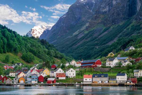 Fl&aring;m Stegastein Viewpoint & N&aelig;r&oslash;y Valley