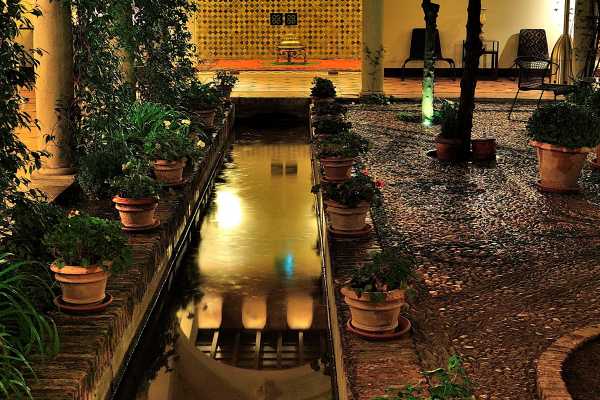 English tour: Legends of the Alhambra (m&aacute;x 10 people group)