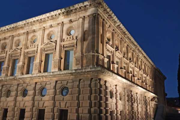 English tour: Legends of the Alhambra (m&aacute;x 10 people group)
