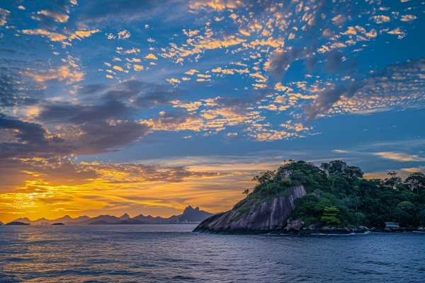 PEDRA BONITA HIKING TOUR + GUIDE