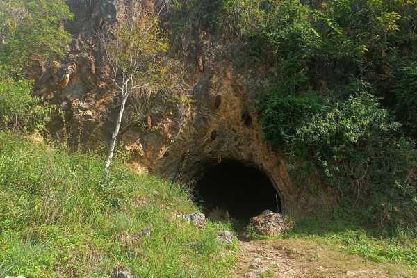 Trekking tour plain of jars site 2 to site 3