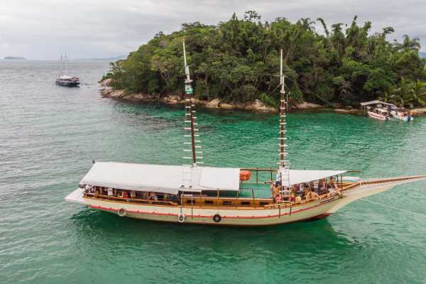 PICKUP IN RIO + ILHA GRANDE SCHOONER CRUISE + LUNCH