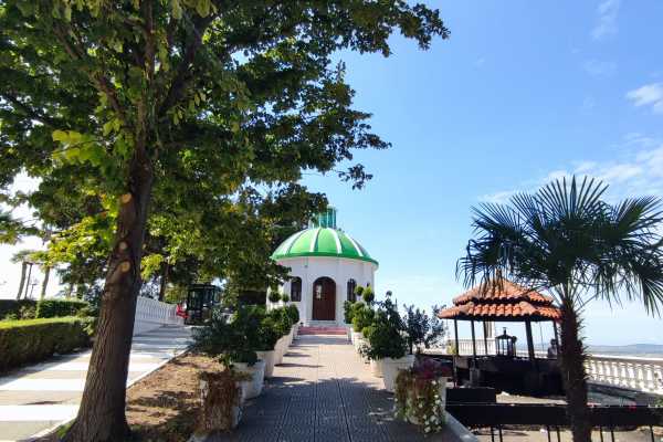 Vlor&euml; History Walking Tour: Old Town, Museum & Kuzum Baba