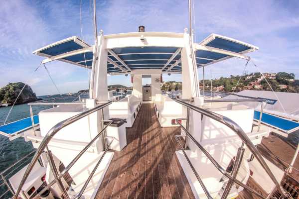 CATAMARAN CRUISE IN BUZIOS + ISLANDS + SNORKEL TOUR