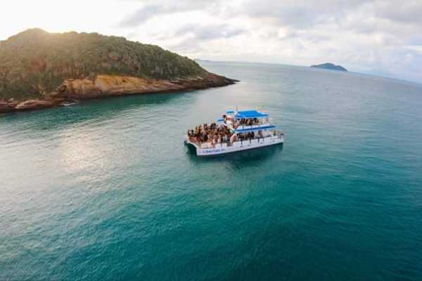CATAMARAN CRUISE IN BUZIOS + ISLANDS + SNORKEL TOUR