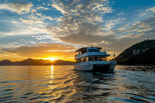 CATAMARAN CRUISE IN BUZIOS + ISLANDS + SNORKEL TOUR