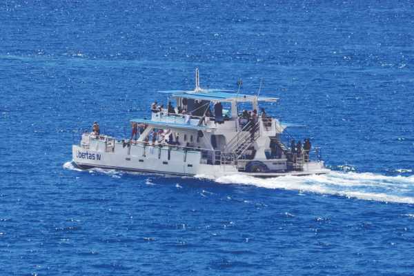 CATAMARAN CRUISE IN BUZIOS + ISLANDS + SNORKEL TOUR