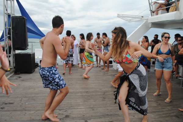 CATAMARAN CRUISE IN BUZIOS + ISLANDS + SNORKEL TOUR