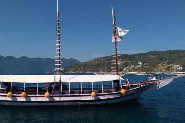 PICKUP IN BUZIOS + ARRAIAL SCHOONER CRUISE + LUNCH