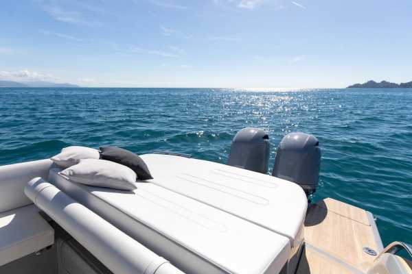 Blue Lagoon Cruise, INVICTUS GT280s Yacht
