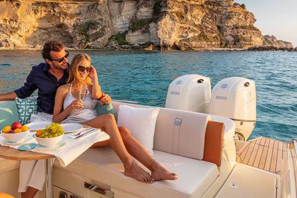 Blue Lagoon Cruise, INVICTUS GT280s Yacht