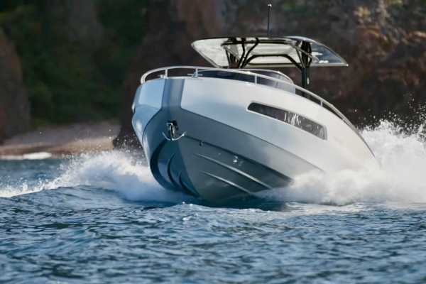 Blue Lagoon Cruise, INVICTUS GT280s Yacht