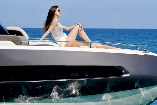 Blue Lagoon Cruise, INVICTUS GT280s Yacht