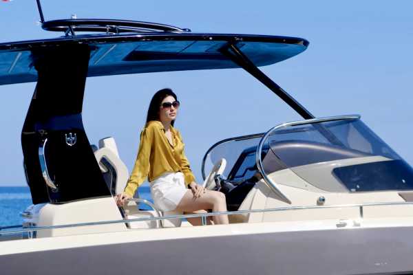 Blue Lagoon Cruise, INVICTUS GT280s Yacht