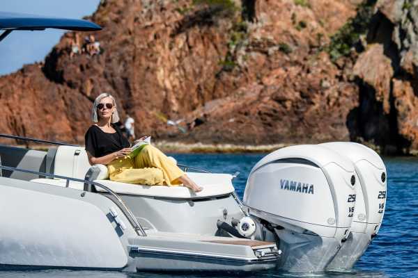 Blue Lagoon Cruise, INVICTUS GT280s Yacht