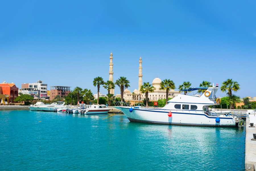 Egypt Tour packages Traslado desde el aeropuerto de Hurghada al hotel en Hurghada.
