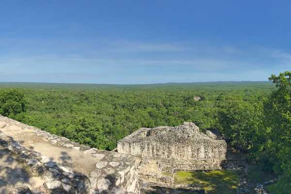 Antigua Ciudad Maya de Calakmul desde Bacalar o Chetumal