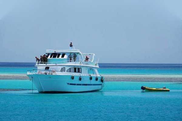 Private boat trip to Hamata island from Port Ghalib