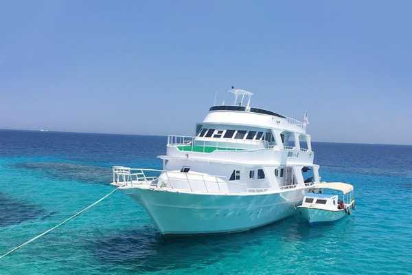 Private boat trip to Hamata island from Port Ghalib