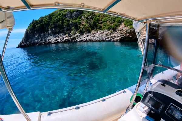 The Indigo Canyons: Dafina Bay, Bear&rsquo;s Bay & The Hidden Caves