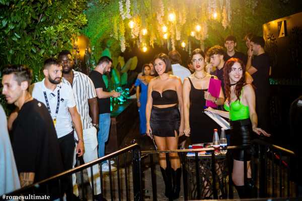 Pub Crawl with Party Bus and VIP out door clubbing!!