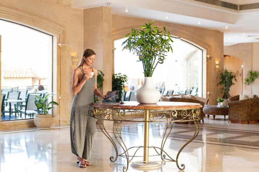 Egypt Tour packages Traslado privado desde el aeropuerto de Marsa Alam a Three Corners Fayrouz Plaza Beach Resort
