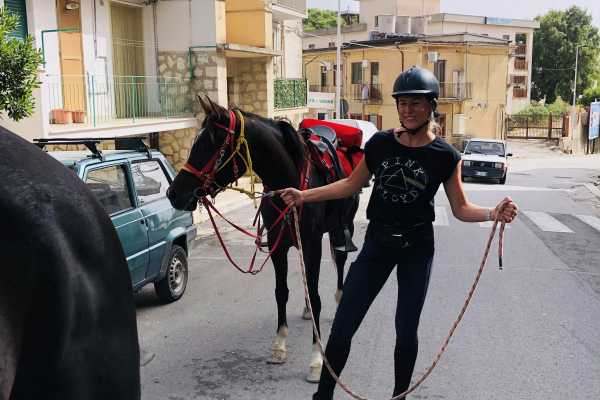 Passeggiata a cavallo da Sciacca a Caltabellotta e brunch con un pastore siciliano