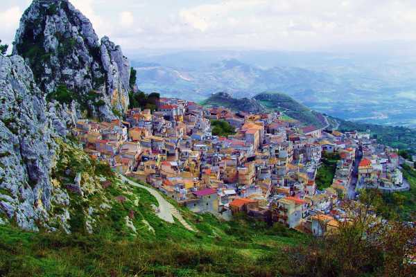 Passeggiata a cavallo da Sciacca a Caltabellotta e brunch con un pastore siciliano