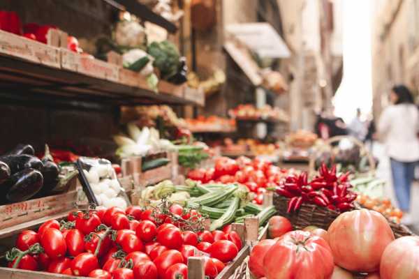 Tour del mercato e aperitivo in centro a Bologna