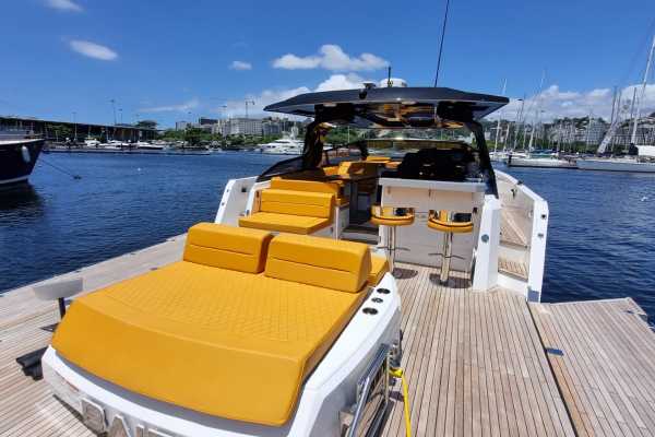 36ft Speedboat to Flamengo, Botafogo and Mureta da Urca