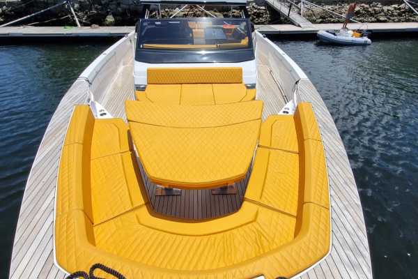 36ft Speedboat to Flamengo, Botafogo and Mureta da Urca and Vermelha Beach