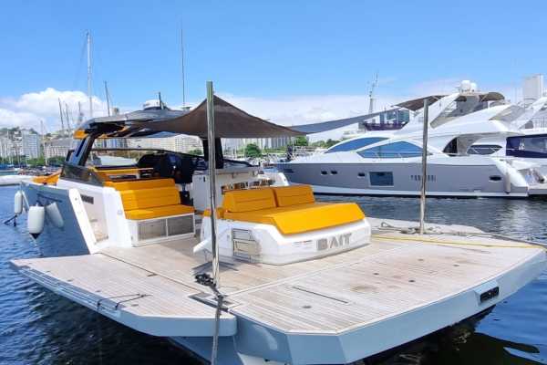 36ft Speedboat to Flamengo, Botafogo and Mureta da Urca and Vermelha Beach