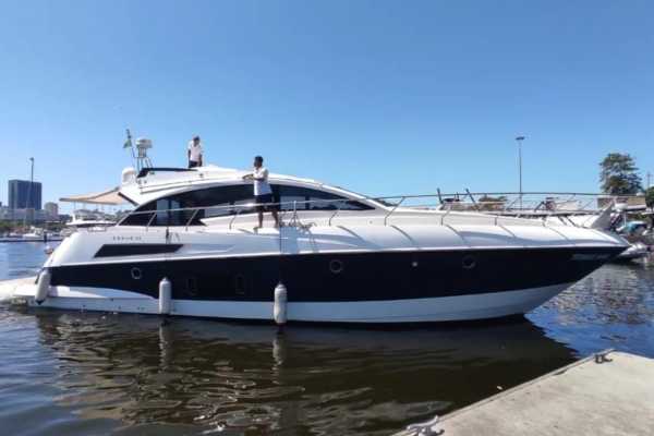 72ft Segue Yacht to Itaipu Beach
