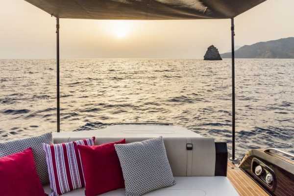 INVICTUS GT280s Yacht, Private Cruise