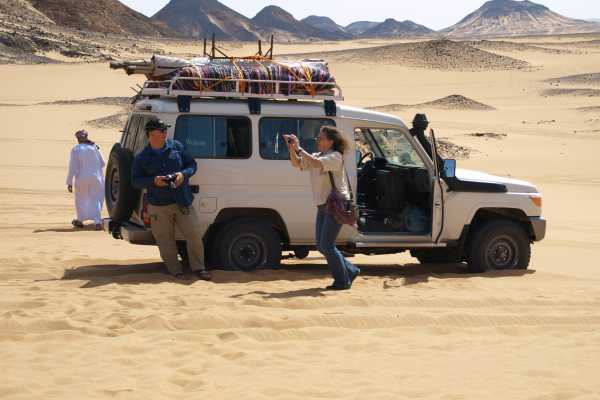 Budget White Desert Camping tour deluxe tours