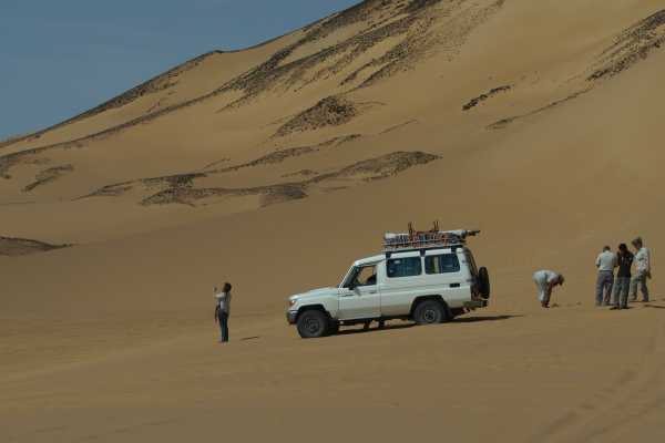 Budget White Desert Camping tour deluxe tours