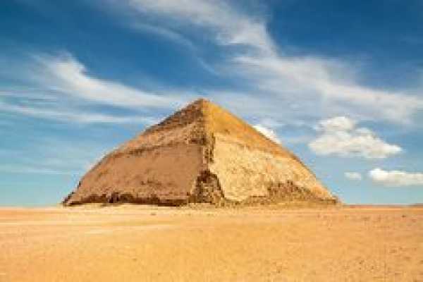 Giza Pyramids, Sakkara and Memphis Day Tour