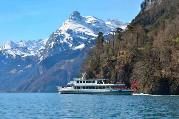 Lake Uri Cruise - Roundtrip from Brunnen to Fl&uuml;elen