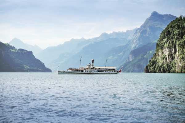 Lake Uri Cruise - Roundtrip from Brunnen to Fl&uuml;elen