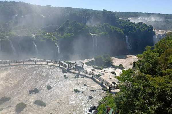 IGUA&Ccedil;U FALLS - BRAZILIAN SIDE
