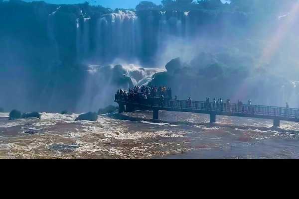 IGUA&Ccedil;U FALLS PARK + MACUCO SAFARI BOAT RIDE - BRAZILIAN SIDE